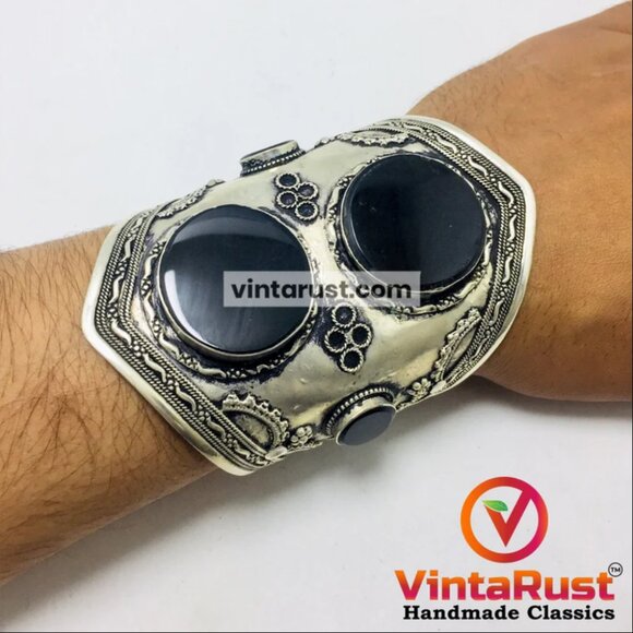 Single Afghan Black Stone Cuff Bracelet Set: Vintage Silver-Tone Boho Jewelry - Picture 3 of 15